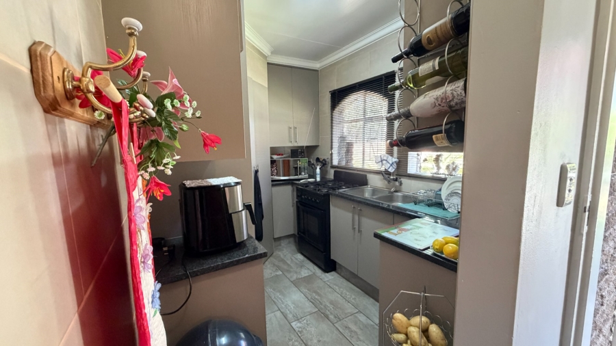 2 Bedroom Property for Sale in Miederpark North West